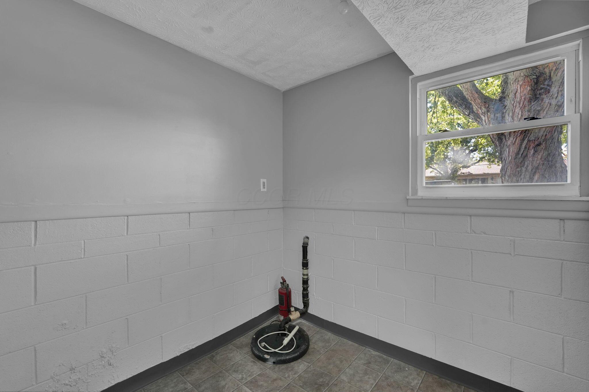 208 Cumberland Road Delaware, OH 43015 - Photo 27 of 37 Lower level room has new flooring and paint and provides a great space for storage!