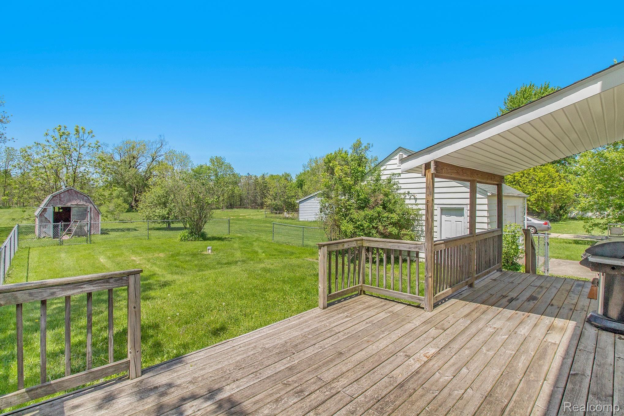 1408 South Vassar Road Burton, MI 48509 - Photo 2 of 25 Deck