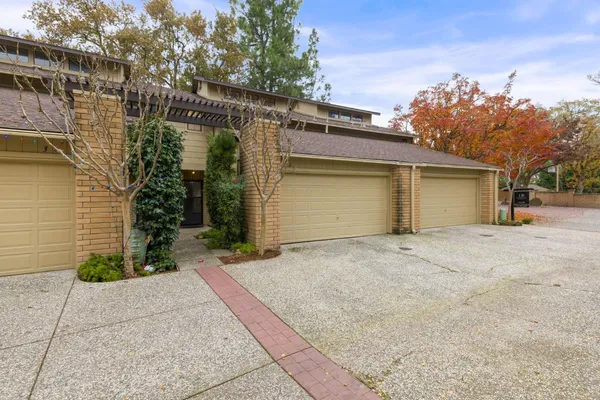 $349,000 | 5640 Verner Oak Court, Unit 2, Sacramento, CA 95841