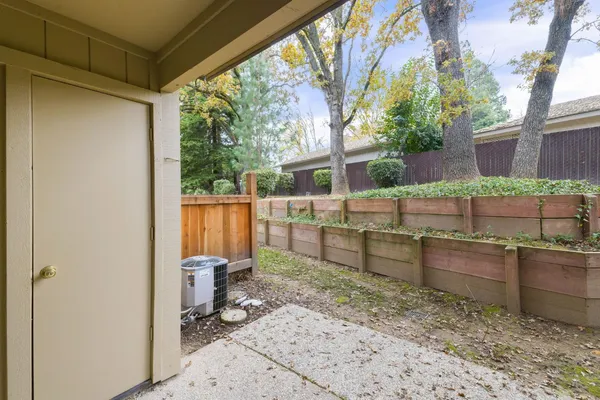$349,000 | 5640 Verner Oak Court, Unit 2, Sacramento, CA 95841