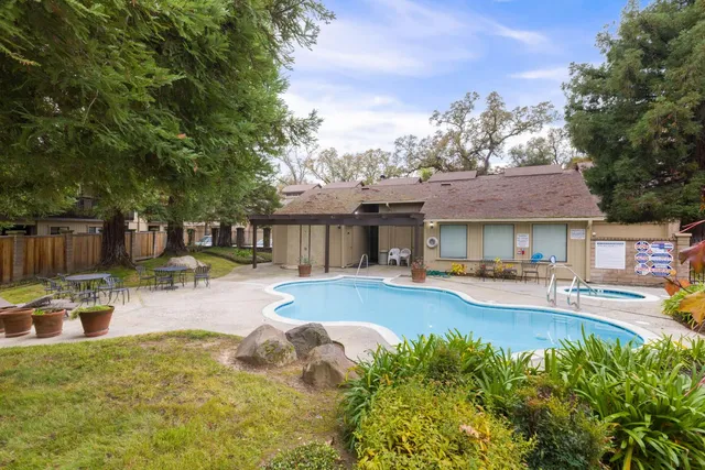 $364,000 | 5640 Verner Oak Court, Unit 2, Sacramento, CA 95841