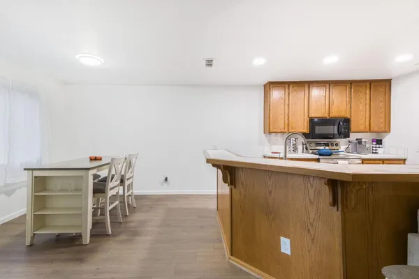 $349,000 | 5640 Verner Oak Court, Unit 2, Sacramento, CA 95841