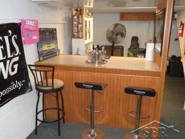 1400 North Center Road Saginaw, MI 48638 - Photo 24 of 31 Basement Bar