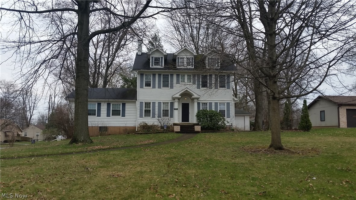 4207 Sheridan Road Youngstown, OH 44514 - Photo 1 of 14