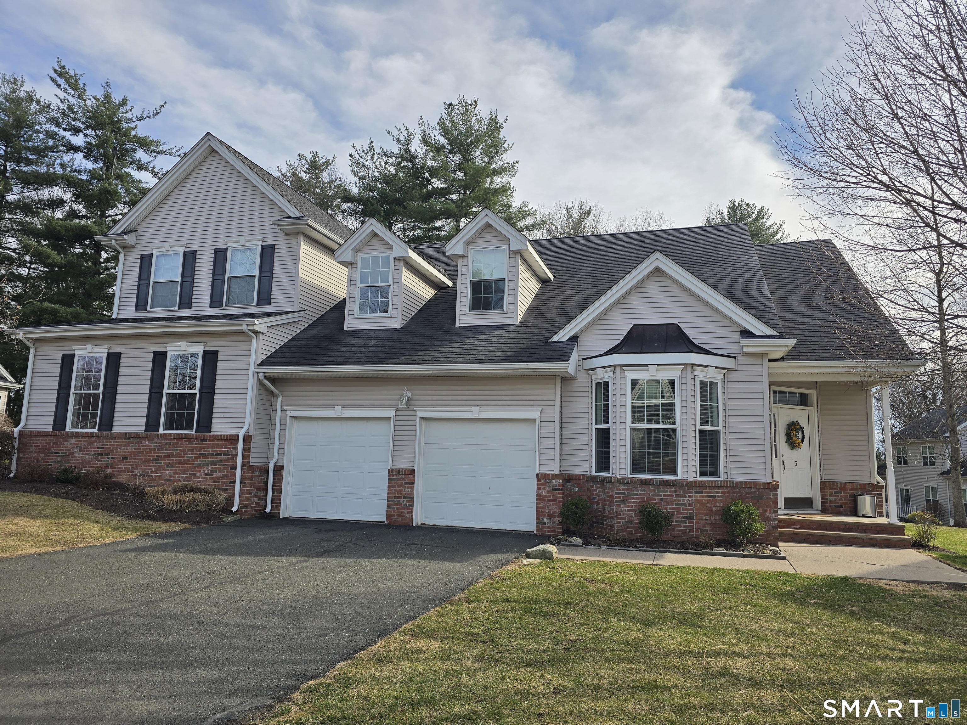 5 Haskins Road, Unit 5 Windsor, CT 06095 - Photo 3 of 40 a front view of a house with a yard