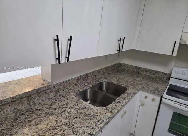 $1,850 | 5755 West 20th Avenue, Unit 206, Hialeah, FL 33012