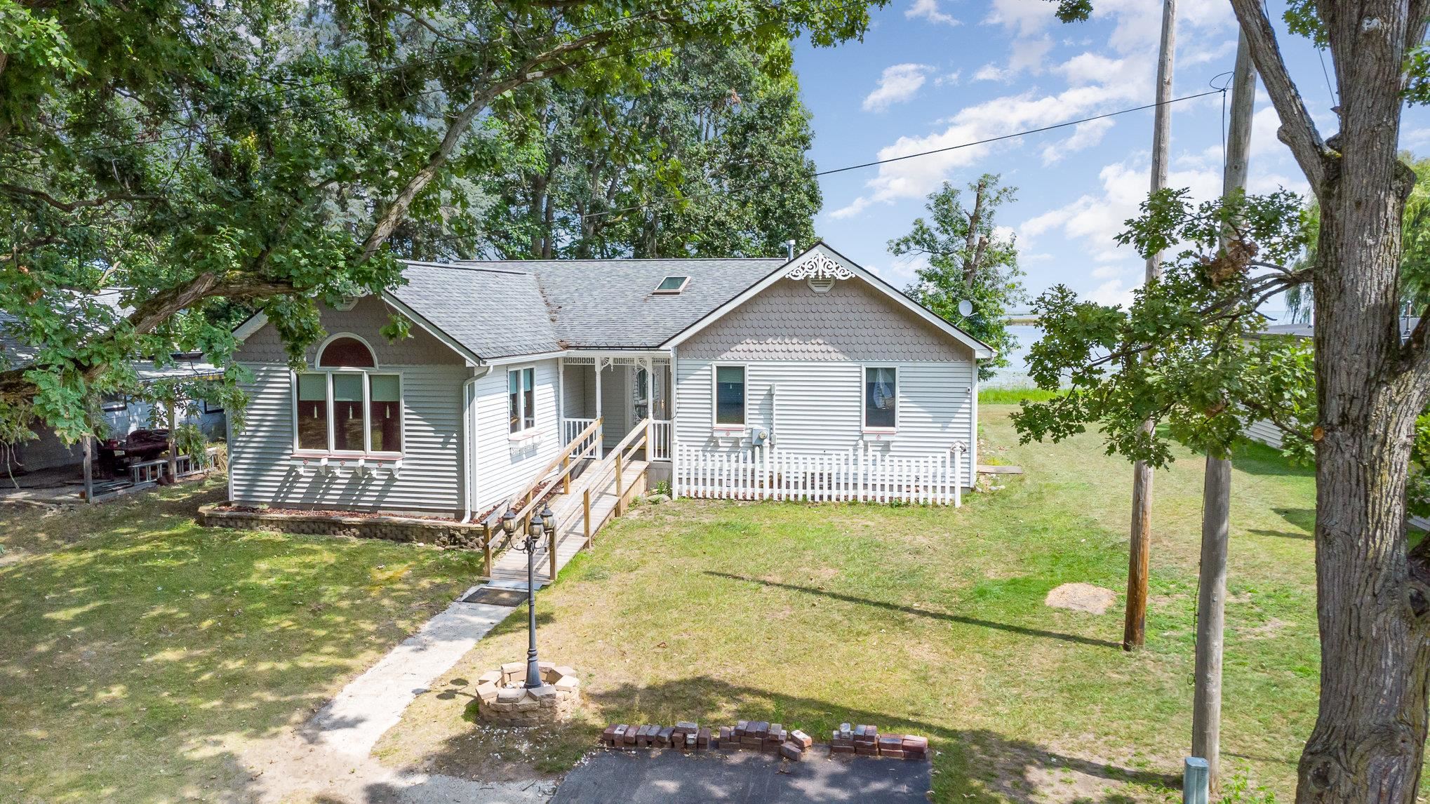 532 North Linwood Beach Road Linwood, MI 48634 - Photo 2 of 35 Gallery Image 2
