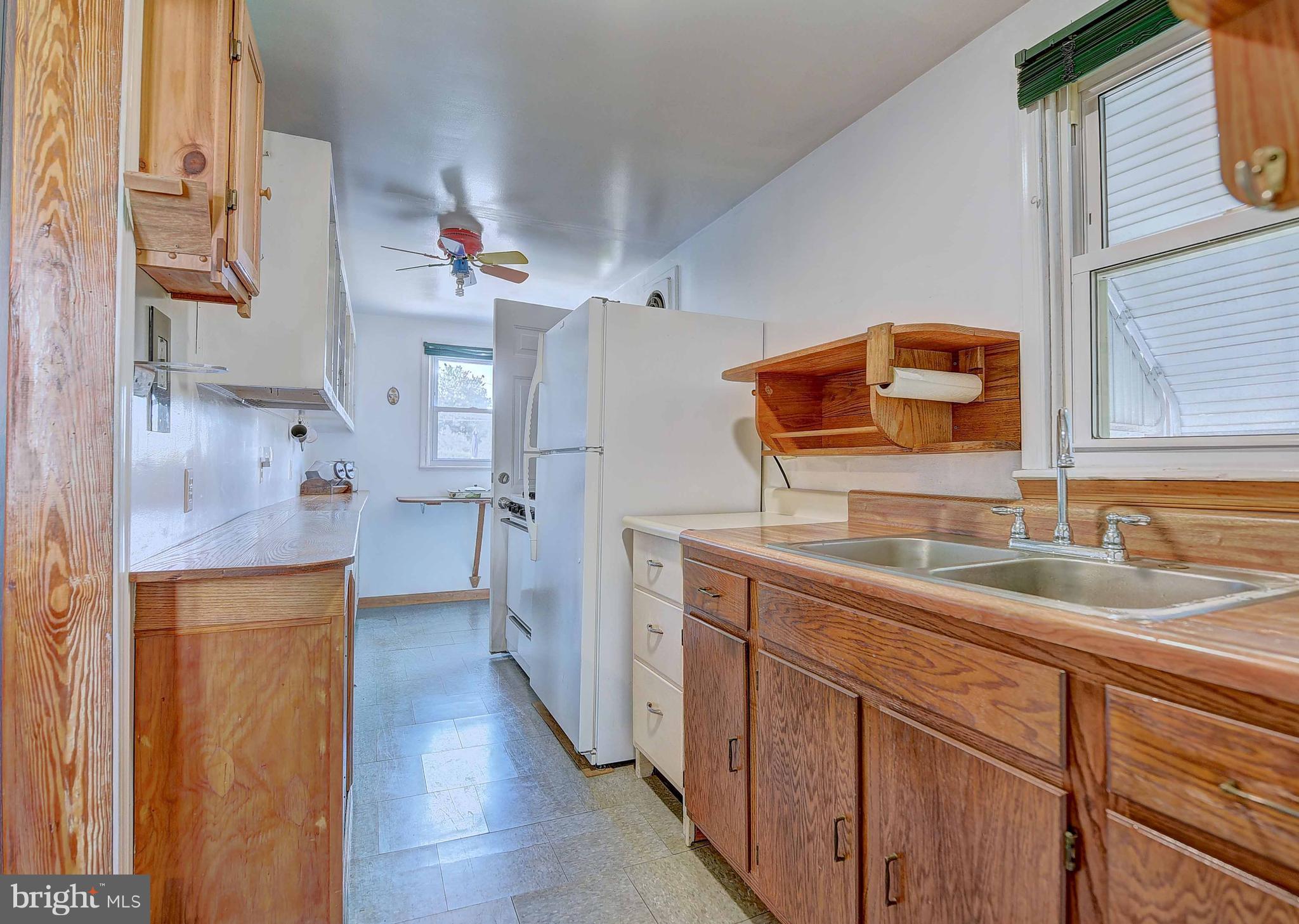 700 Old Home Road Baltimore, MD 21206 - Photo 17 of 30 Kitchen