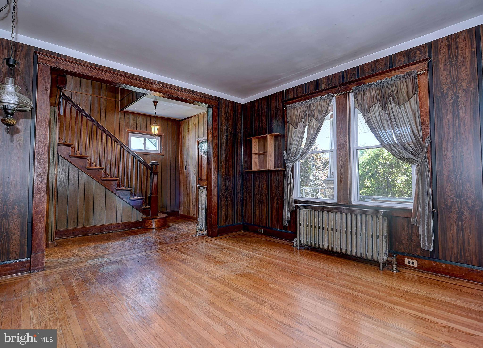 700 Old Home Road Baltimore, MD 21206 - Photo 5 of 30 Living Room