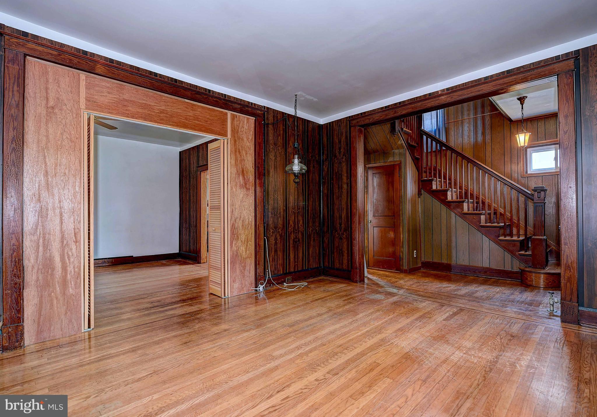700 Old Home Road Baltimore, MD 21206 - Photo 6 of 30 Living Room