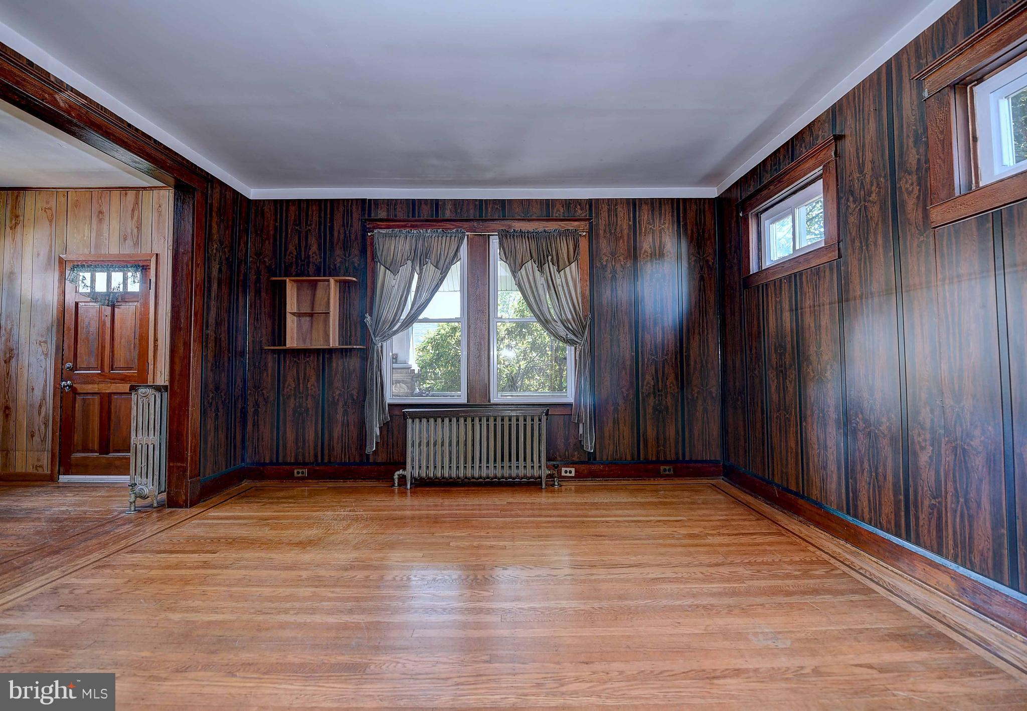 700 Old Home Road Baltimore, MD 21206 - Photo 7 of 30 Living Room