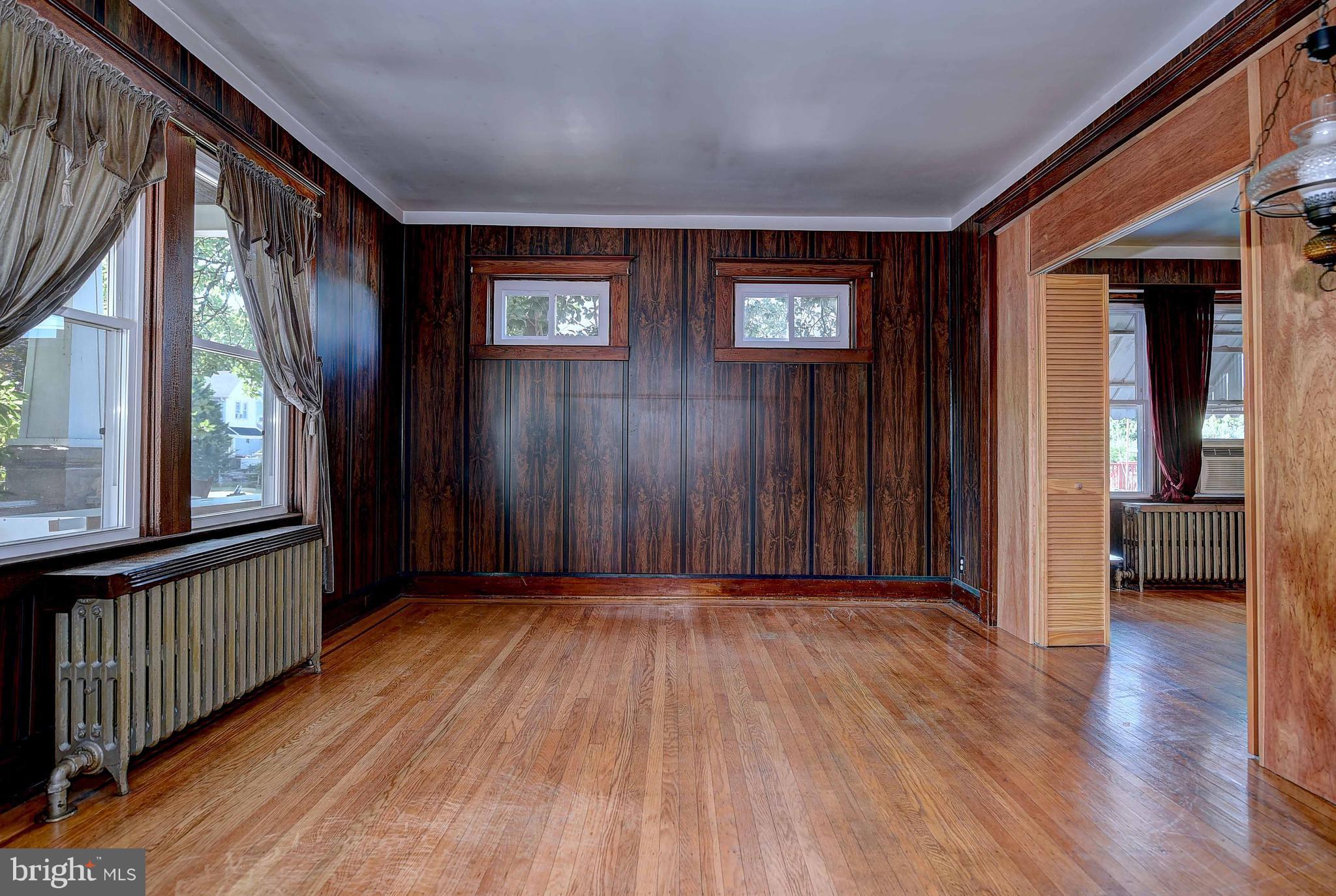 700 Old Home Road Baltimore, MD 21206 - Photo 8 of 30 Living Room