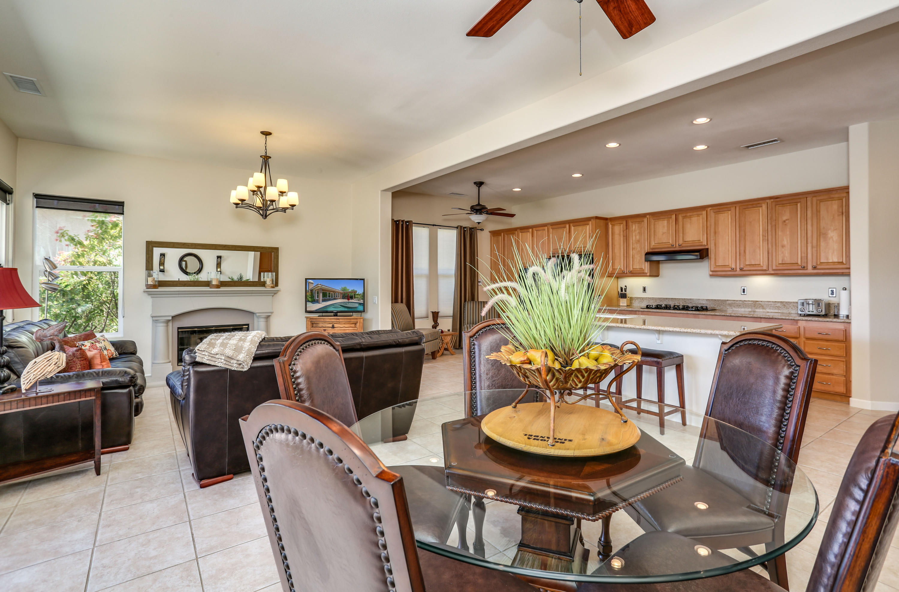 127 Shoreline Drive Rancho Mirage, CA 92270 - Photo 3 of 41 12