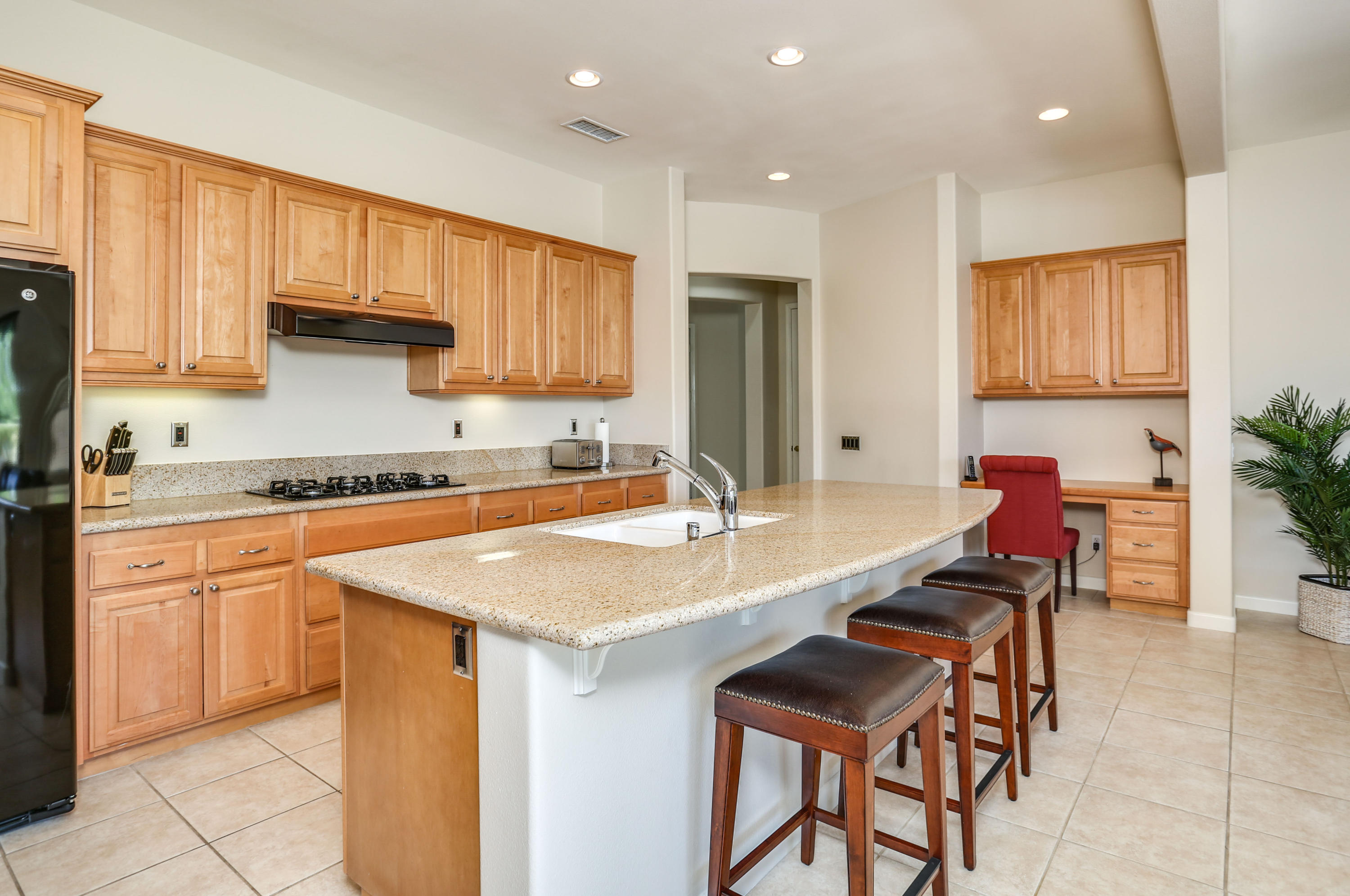 127 Shoreline Drive Rancho Mirage, CA 92270 - Photo 4 of 41 16