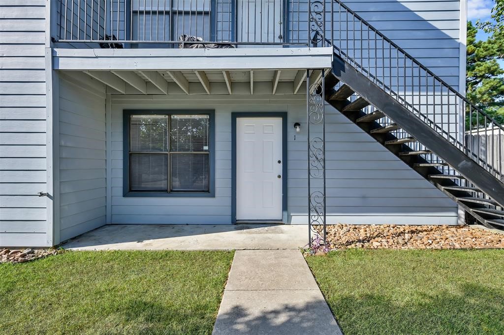 900 Holly Drive, Unit 13 Conroe, TX 77301 - Photo 3 of 12