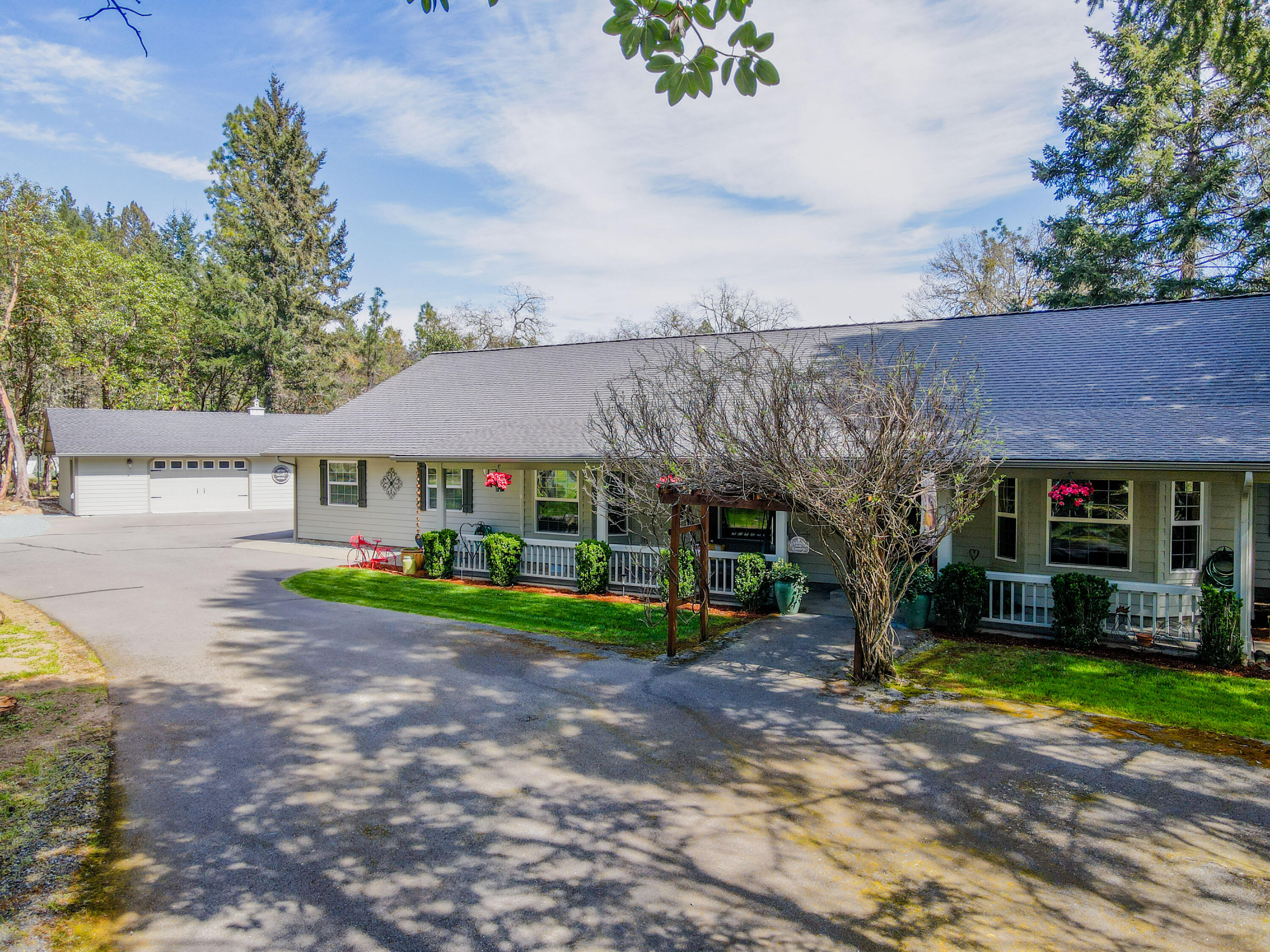 185 Starflower Way Merlin, OR 97532 - Photo 2 of 62