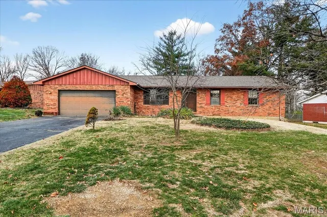 $299,900 | 437 Westpark Drive, Columbia, IL 62236