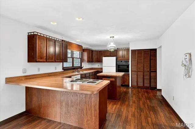 $299,900 | 437 Westpark Drive, Columbia, IL 62236