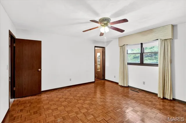 $299,900 | 437 Westpark Drive, Columbia, IL 62236