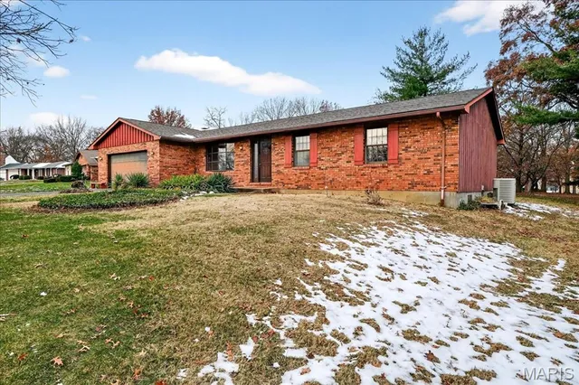 $299,900 | 437 Westpark Drive, Columbia, IL 62236