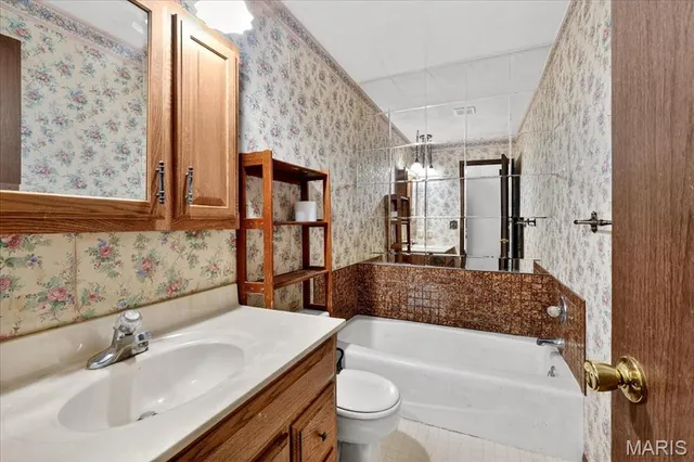 $299,900 | 437 Westpark Drive, Columbia, IL 62236