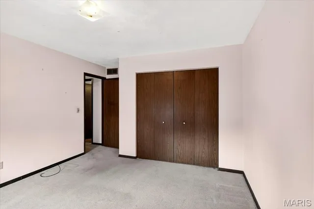 $299,900 | 437 Westpark Drive, Columbia, IL 62236