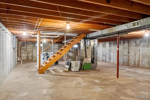 $299,900 | 437 Westpark Drive, Columbia, IL 62236