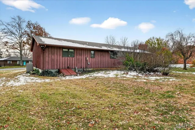 $299,900 | 437 Westpark Drive, Columbia, IL 62236