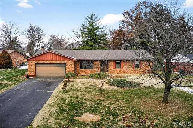$299,900 | 437 Westpark Drive, Columbia, IL 62236