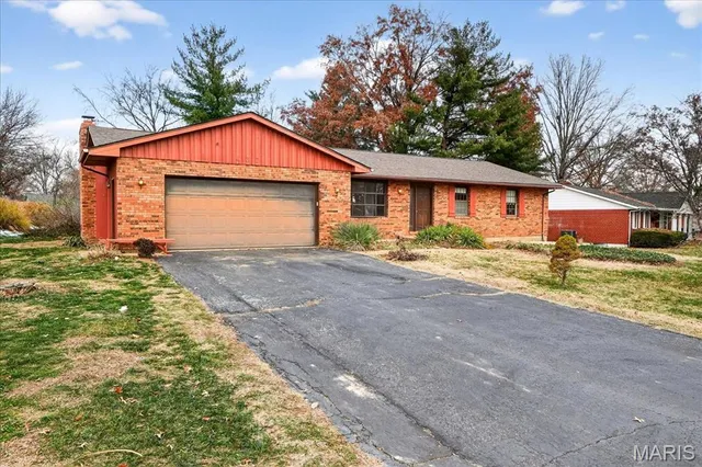 $299,900 | 437 Westpark Drive, Columbia, IL 62236