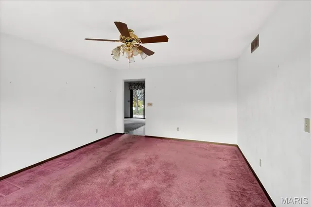 $299,900 | 437 Westpark Drive, Columbia, IL 62236