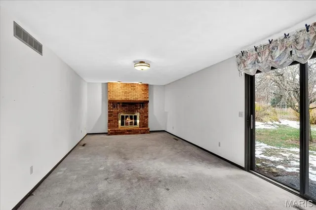 $299,900 | 437 Westpark Drive, Columbia, IL 62236