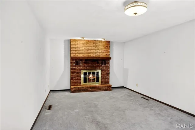 $299,900 | 437 Westpark Drive, Columbia, IL 62236