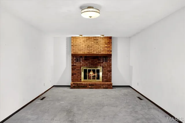 $299,900 | 437 Westpark Drive, Columbia, IL 62236