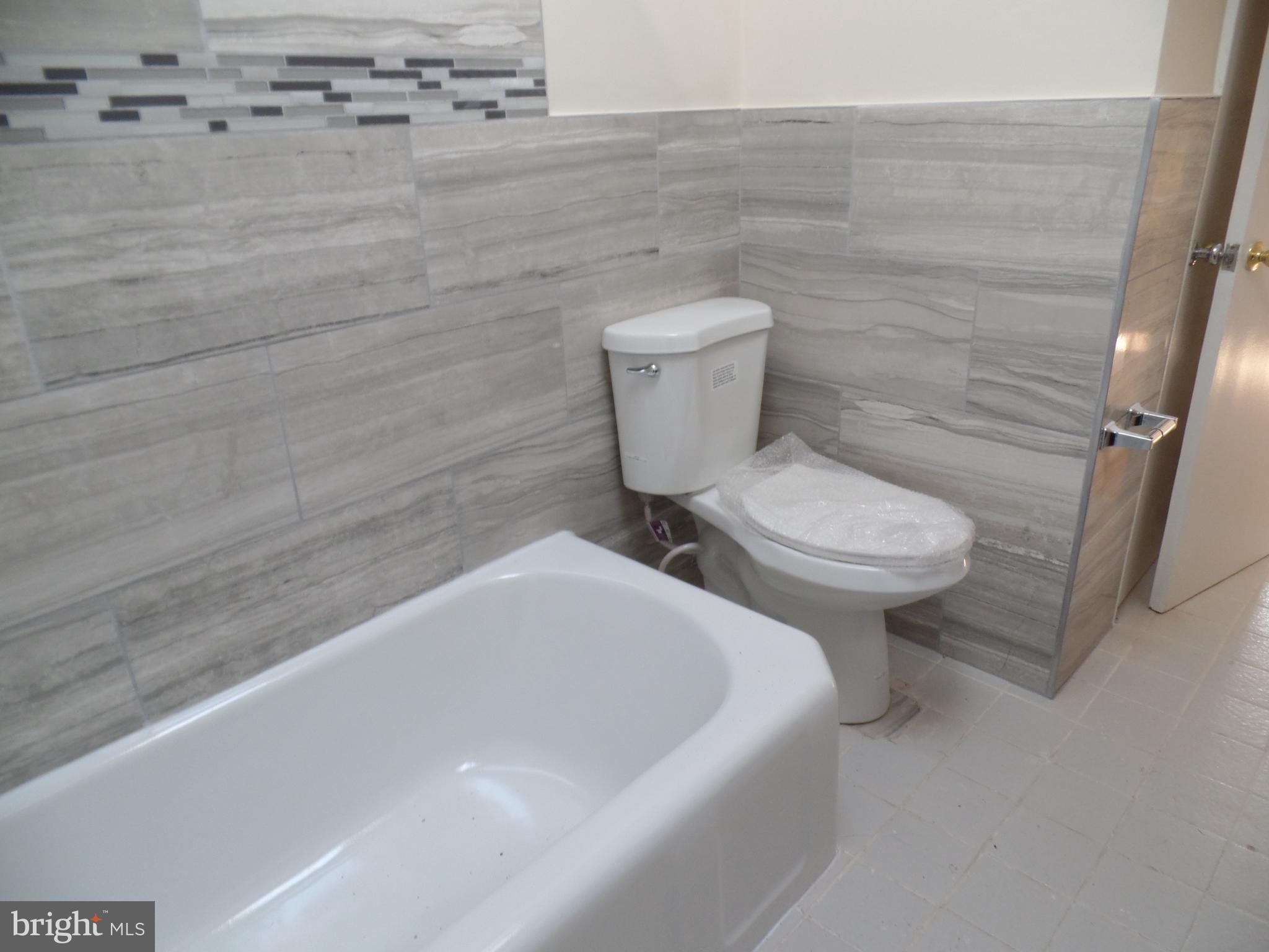 7226 Dungan Road Philadelphia, PA 19111 - Photo 6 of 20