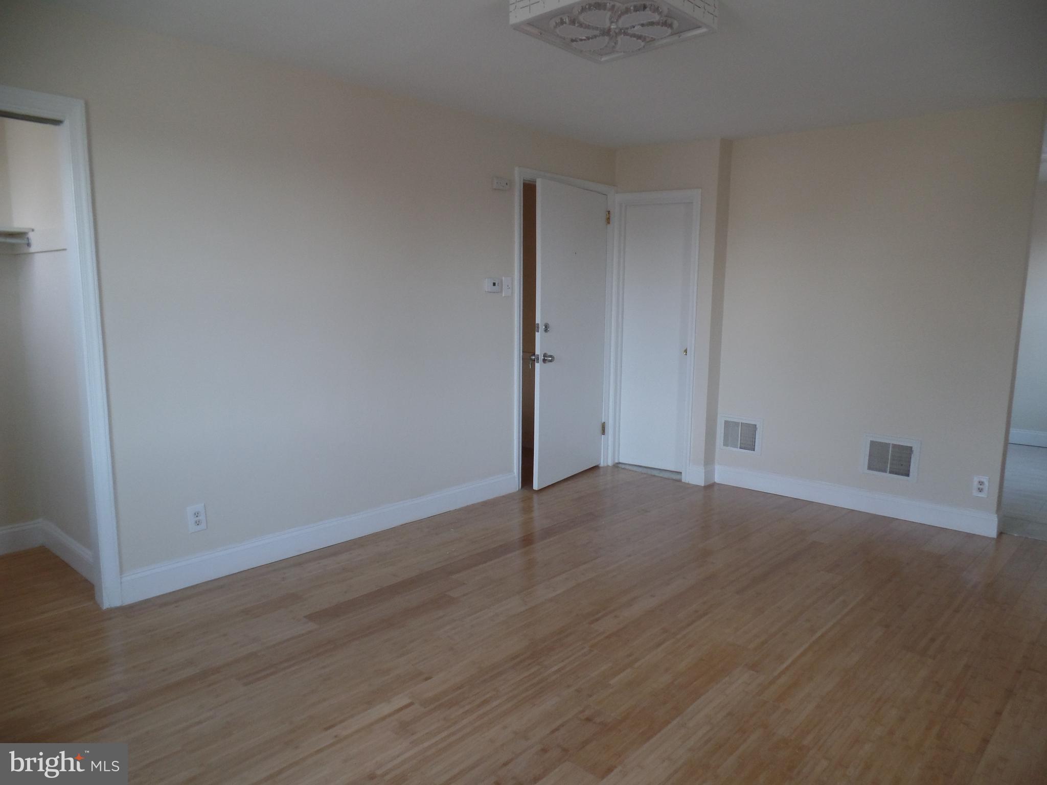 7226 Dungan Road Philadelphia, PA 19111 - Photo 10 of 20