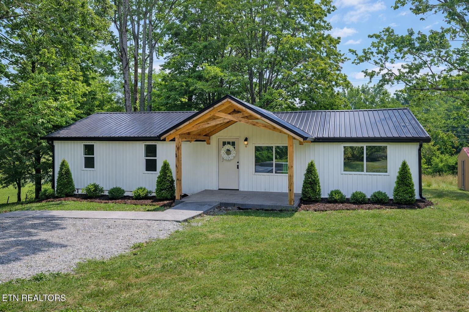 1095 Franklin Road Jamestown, TN 38556 - Photo 2 of 31 a front view of a house with a garden