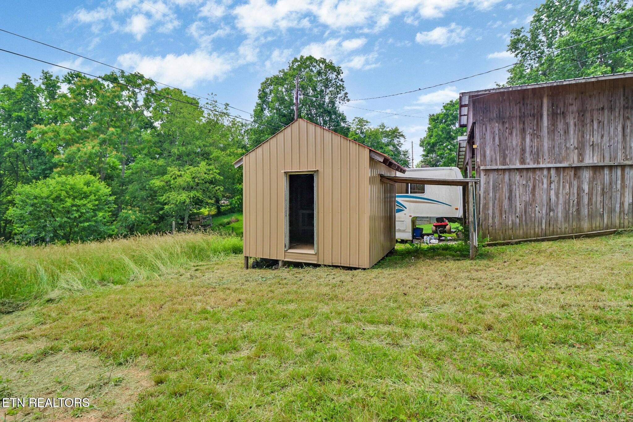 1095 Franklin Road Jamestown, TN 38556 - Photo 9 of 31 a view of backyard with wooden fence