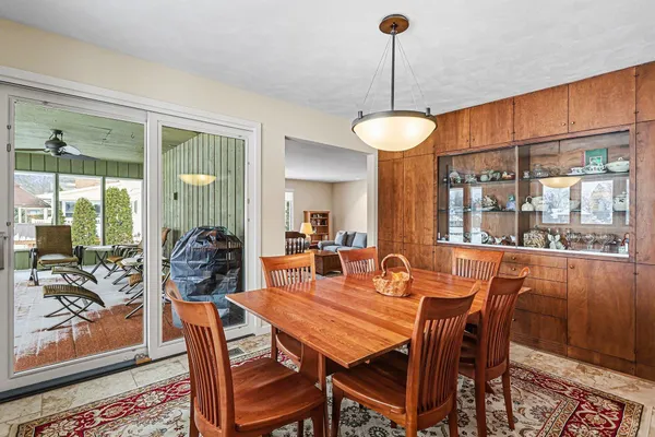 $464,500 | 1134 South Lakeside Drive, Battle Creek, MI 49015