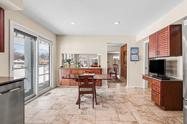 $464,500 | 1134 South Lakeside Drive, Battle Creek, MI 49015