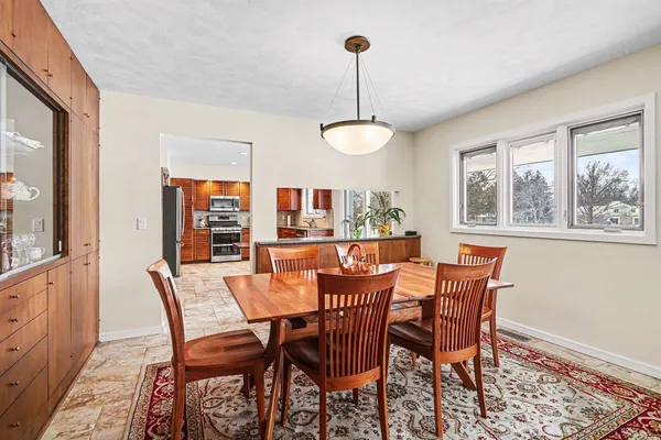 $454,500 | 1134 South Lakeside Drive, Battle Creek, MI 49015