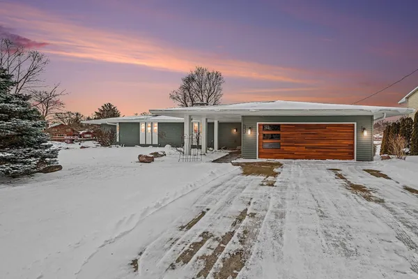 $464,500 | 1134 South Lakeside Drive, Battle Creek, MI 49015