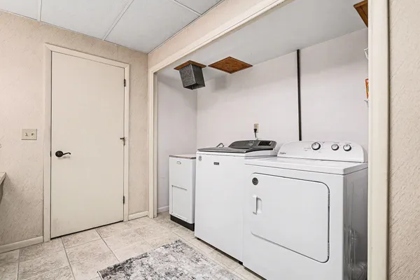 $464,500 | 1134 South Lakeside Drive, Battle Creek, MI 49015