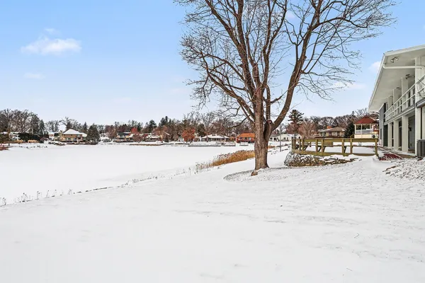 $464,500 | 1134 South Lakeside Drive, Battle Creek, MI 49015