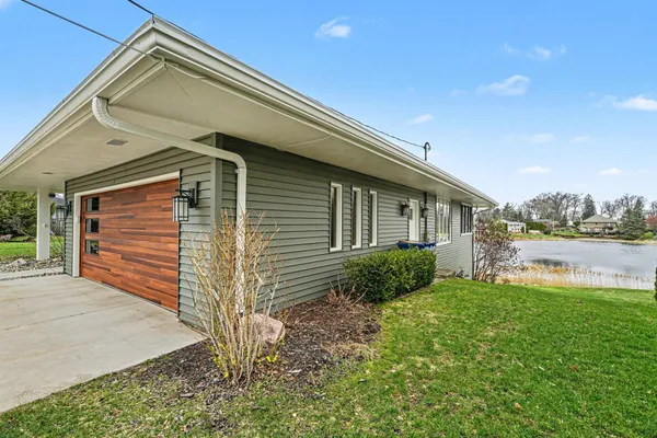 $454,500 | 1134 South Lakeside Drive, Battle Creek, MI 49015