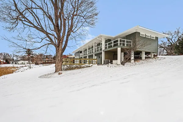 $464,500 | 1134 South Lakeside Drive, Battle Creek, MI 49015