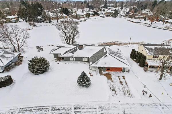 $464,500 | 1134 South Lakeside Drive, Battle Creek, MI 49015