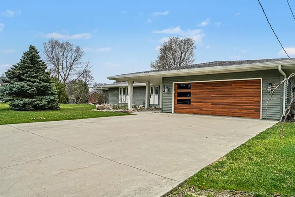 $454,500 | 1134 South Lakeside Drive, Battle Creek, MI 49015