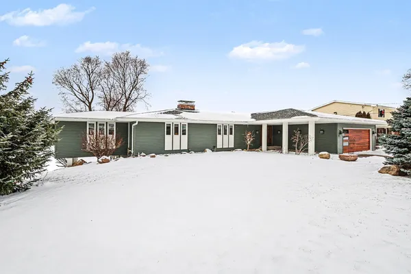 $464,500 | 1134 South Lakeside Drive, Battle Creek, MI 49015