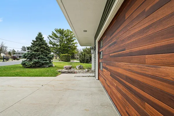 $454,500 | 1134 South Lakeside Drive, Battle Creek, MI 49015